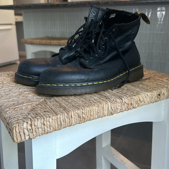 Doc Dr. Martens black original boots, men’s size 9 - Picture 2 of 3